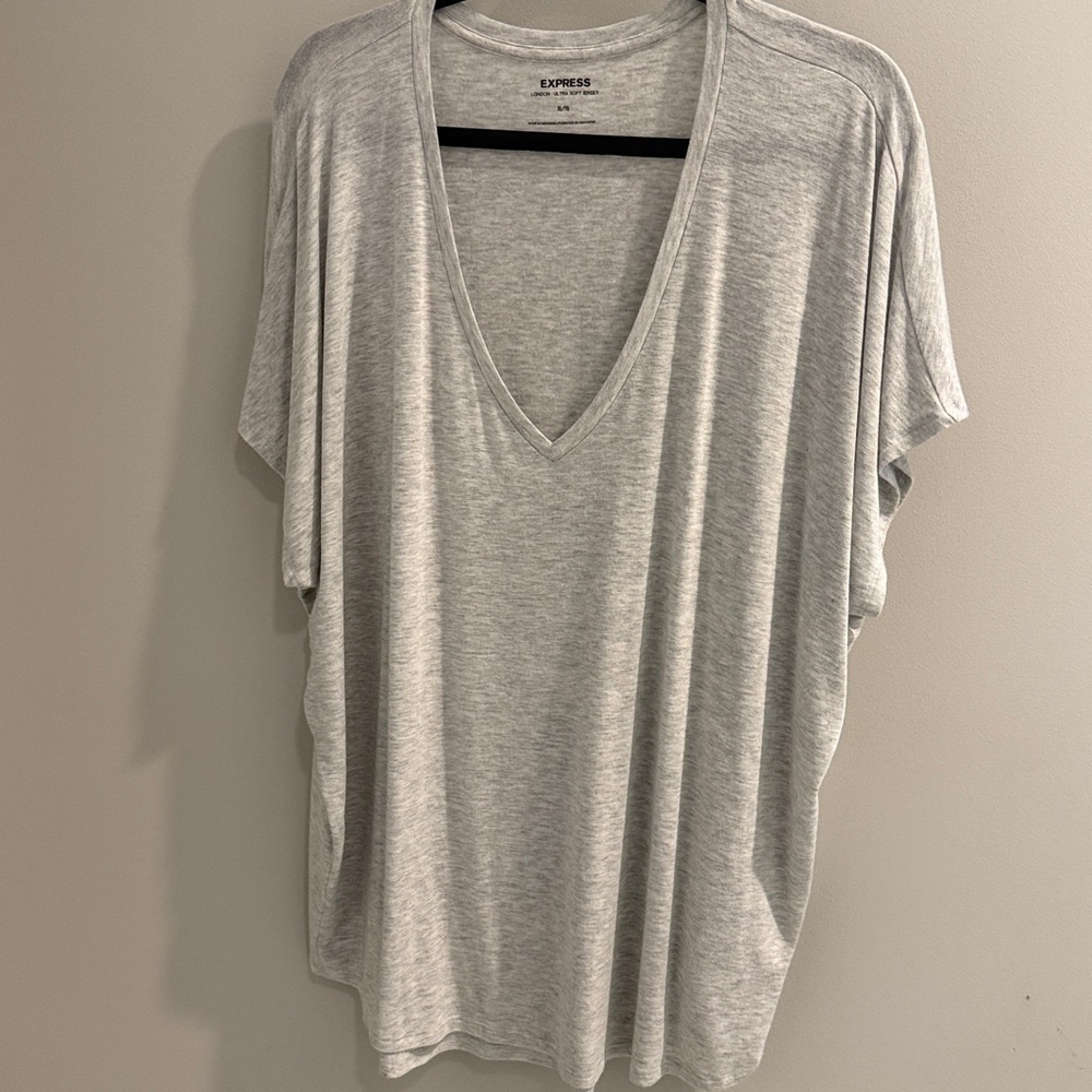 NWOT EXPRESS LONDON TEE
